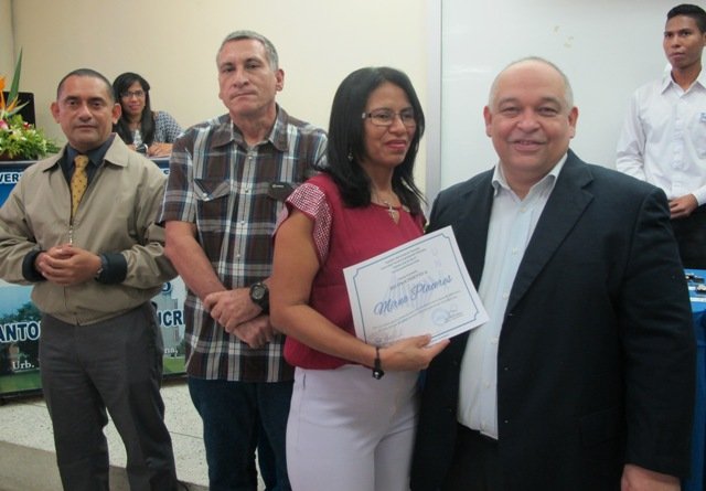Mirna Pláseres (10 años de servicio)